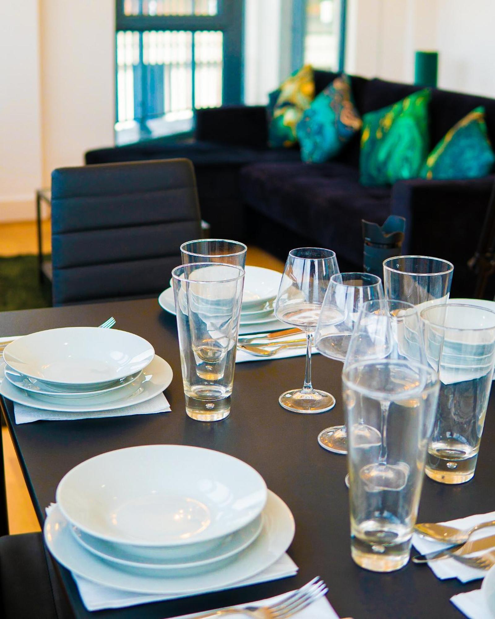 The Regency Suite - Modern 2-Bed 1-Bath Apartment เชิร์ทซีย์ ภายนอก รูปภาพ