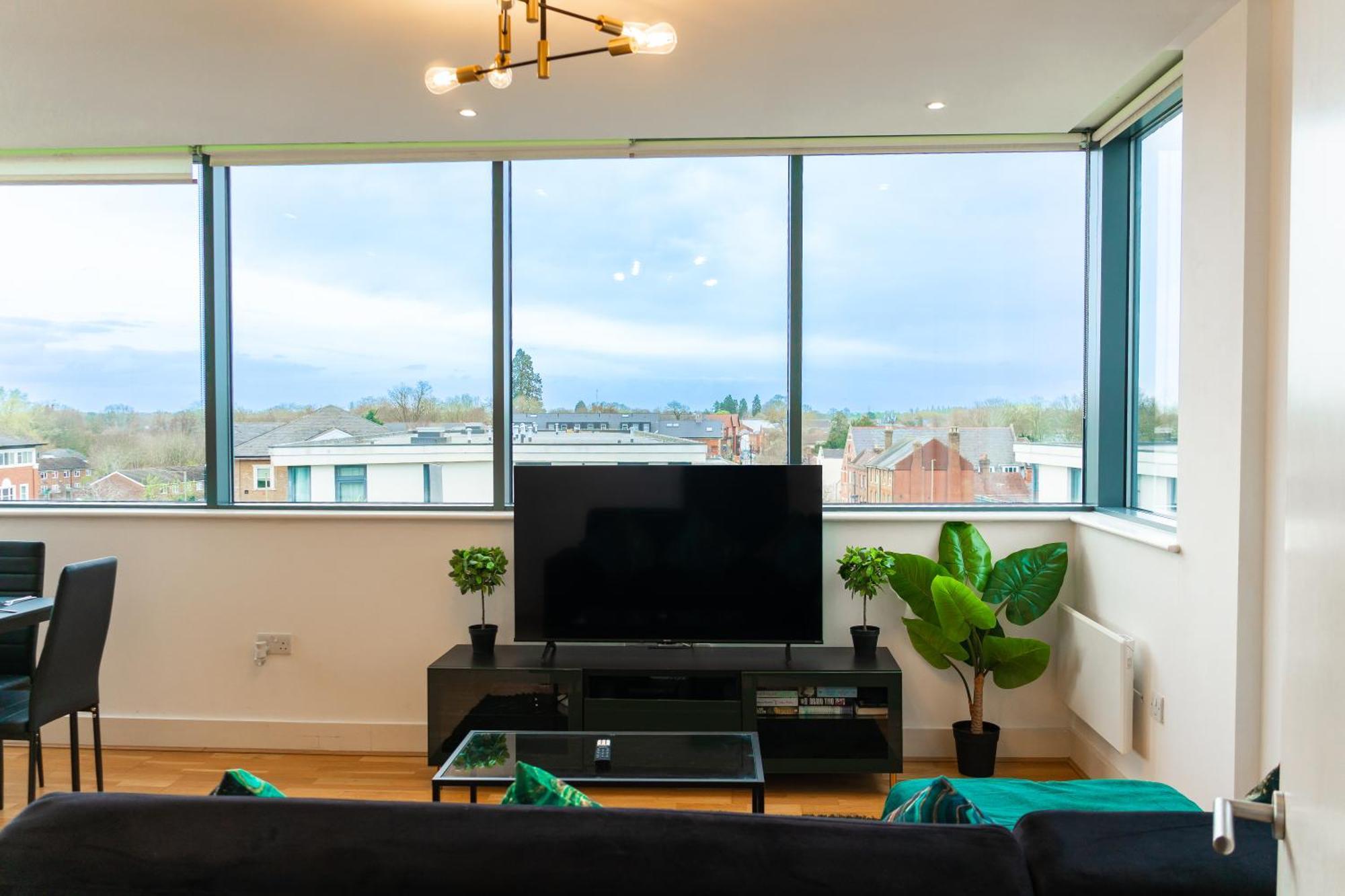 The Regency Suite - Modern 2-Bed 1-Bath Apartment เชิร์ทซีย์ ภายนอก รูปภาพ