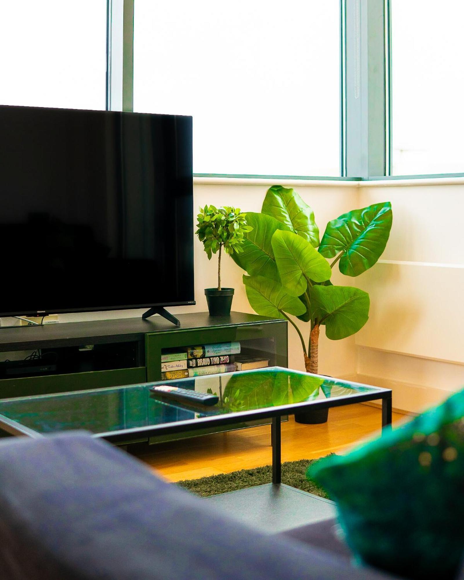The Regency Suite - Modern 2-Bed 1-Bath Apartment เชิร์ทซีย์ ภายนอก รูปภาพ